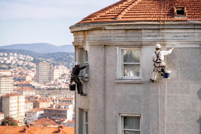 Ahorra tiempo y costes con planes de mantenimiento integral de edificios en altura en Ourense - Imagen 1