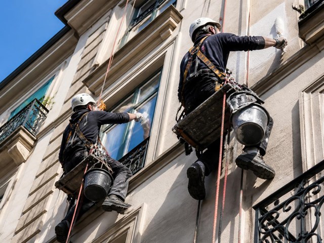 Ahorra tiempo y costes con planes de mantenimiento integral de edificios en altura en Ourense